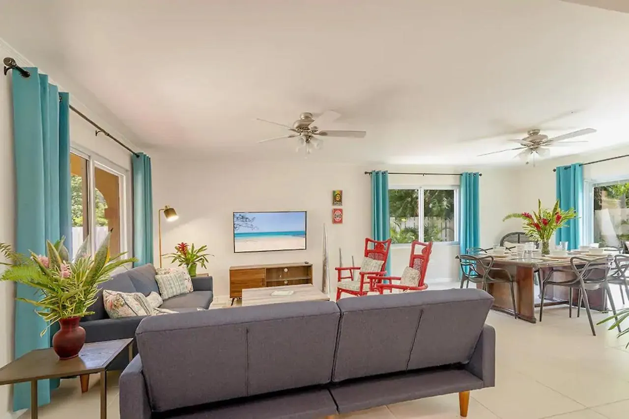 New 3-Bed On Hip Strip, Beach Access, Sleeps 8 Montego Bay