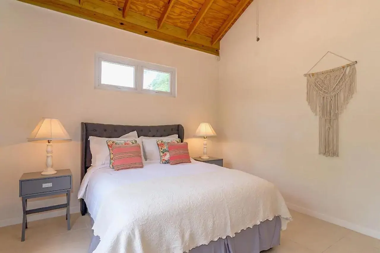 New 3-Bed On Hip Strip, Beach Access, Sleeps 8 Montego Bay 0*,  Jamaica