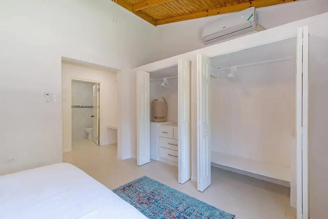 New 3-Bed On Hip Strip, Beach Access, Sleeps 8 Montego Bay 0*,