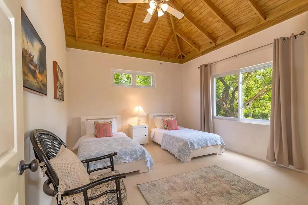 New 3-Bed On Hip Strip, Beach Access, Sleeps 8 Montego Bay 0*,