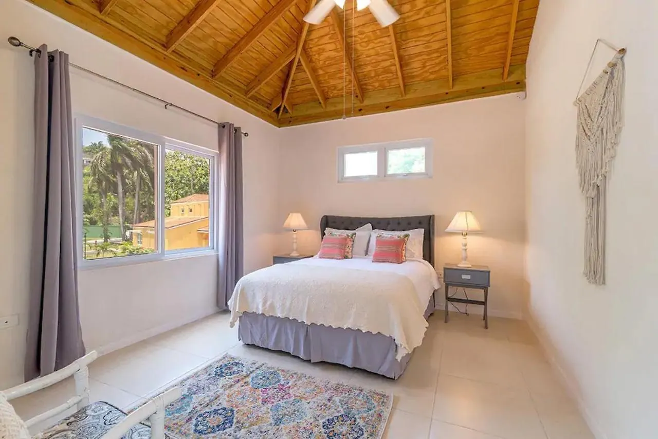 New 3-Bed On Hip Strip, Beach Access, Sleeps 8 Montego Bay